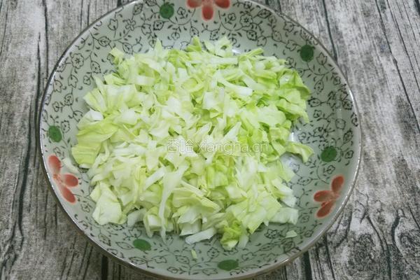 卷心菜炒饭的做法图解2
