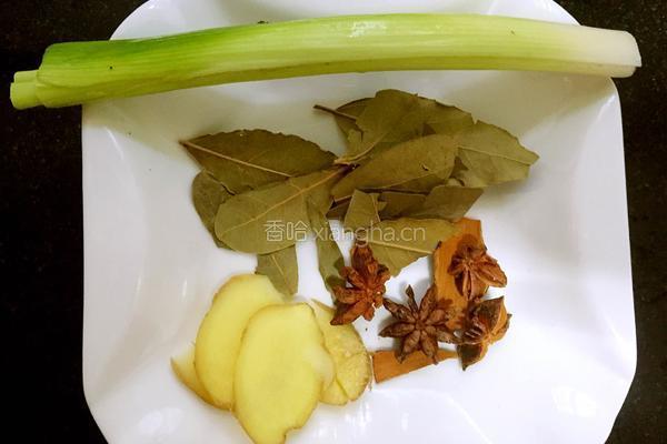 胡萝卜玉米炖排骨的做法图解4