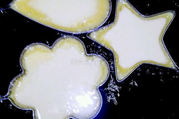玉米面鸡蛋饼的做法图解8