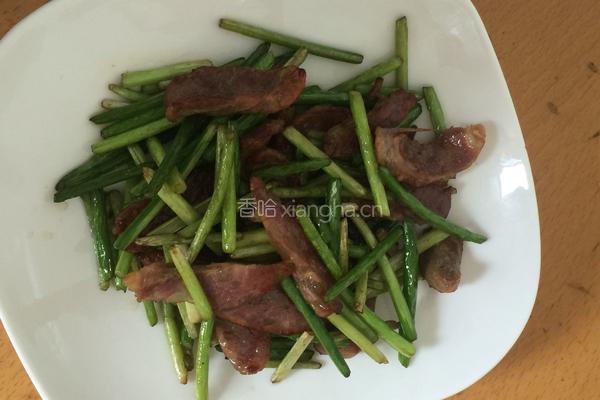 蒜苗炒腊肠的做法图解8