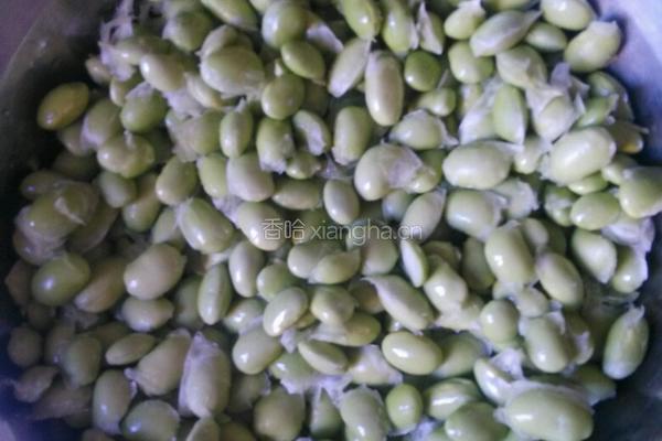 蒸毛豆的做法图解1