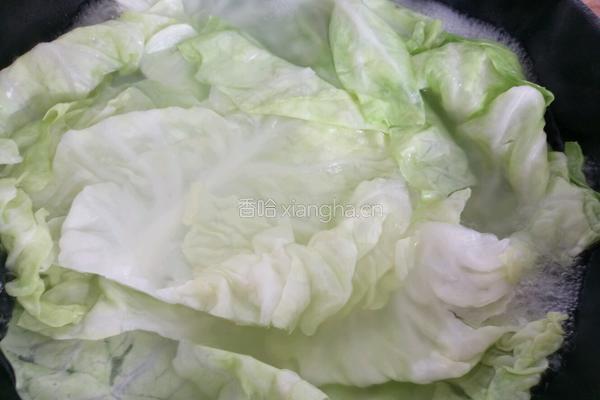 香煎培根卷卷心菜的做法图解2
