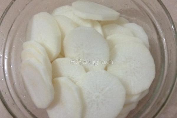酱醋白萝卜的做法图解1