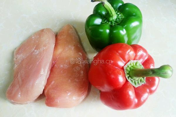 彩椒炒鸡丁的做法图解1