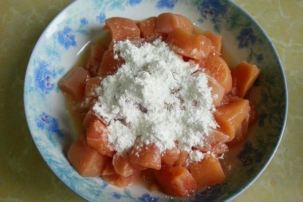 彩椒炒鸡丁的做法图解3