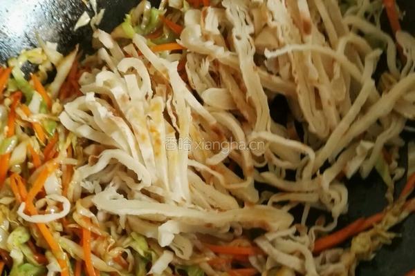 卷心菜炒饼的做法图解7