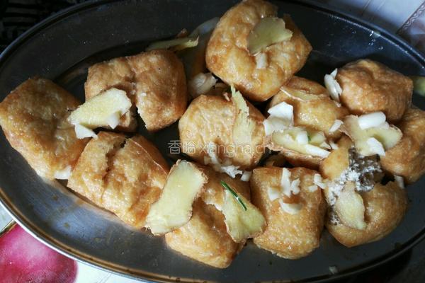 豆腐蒸鲫鱼的做法图解2