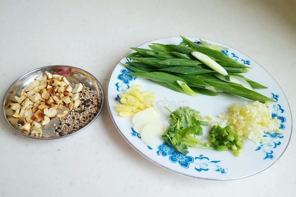 凉拌鸡腿肉的做法图解2