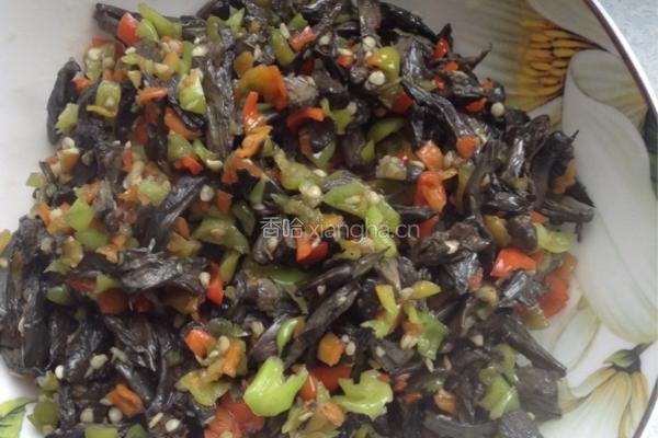 青椒炒干巴菌的做法图解7