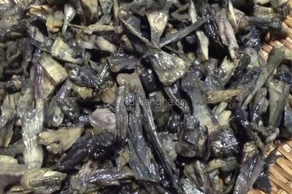 青椒炒干巴菌的做法图解3