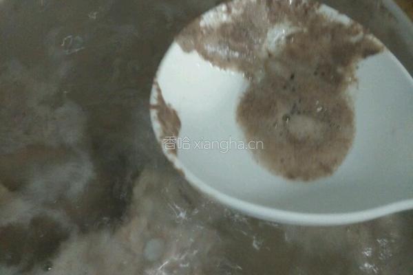 桂圆荔枝红枣排骨汤的做法图解3