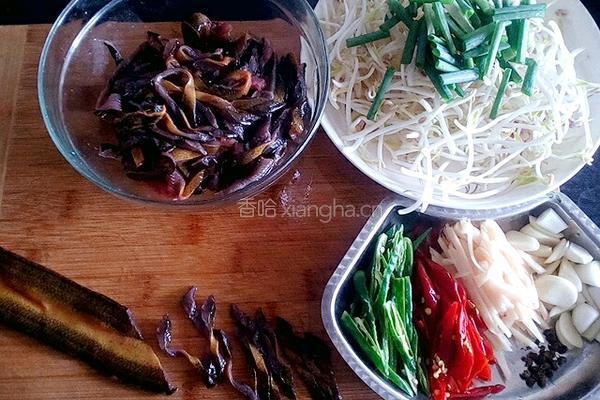 绿豆芽炒鳝鱼丝的做法图解4