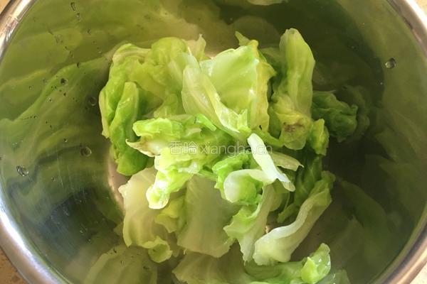 凉拌木耳卷心菜的做法图解4