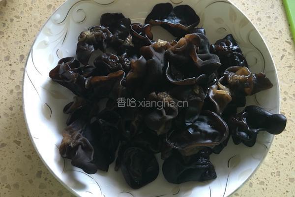 凉拌木耳卷心菜的做法图解5