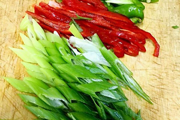 双椒绿豆芽的做法图解3