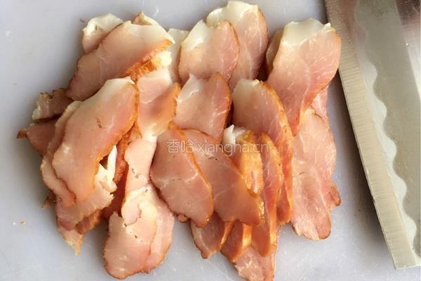 干锅土豆腊肉的做法图解1