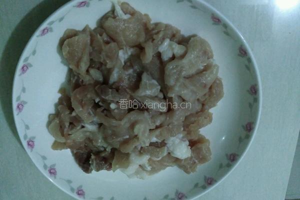 蒜苗猪肉的做法图解1
