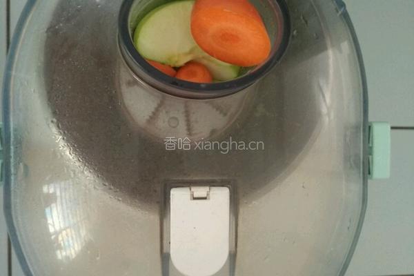 胡萝卜苹果汁的做法图解3