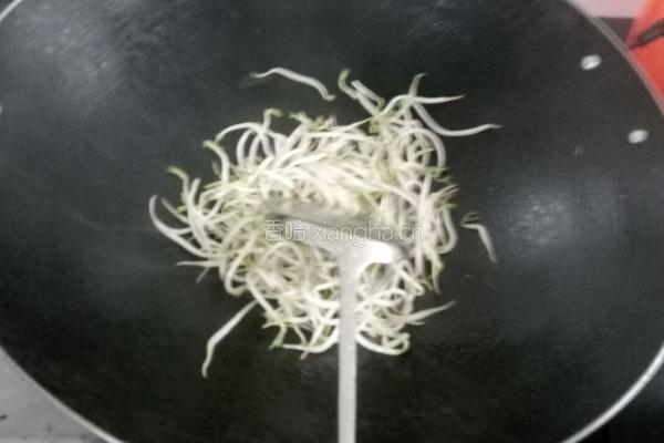 豆芽炒粉丝的做法图解5