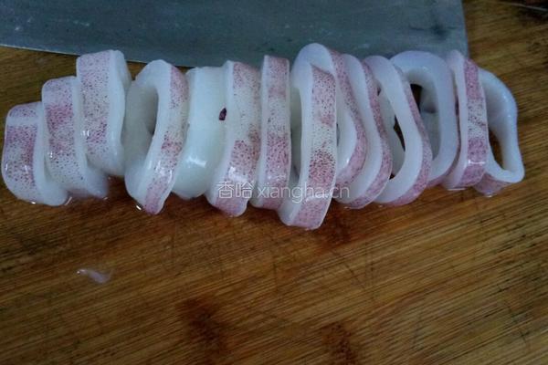 香酥鱿鱼甜甜圈的做法图解2
