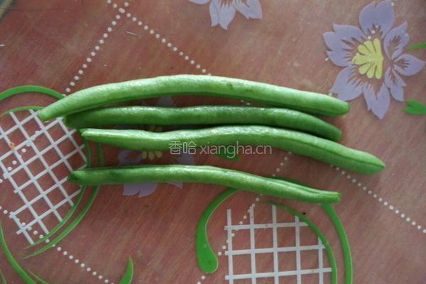 蒜蓉四季豆的做法图解1