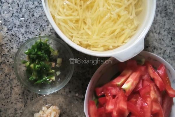 番茄炒土豆丝的做法图解1