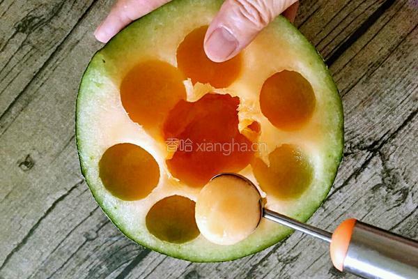 哈密瓜葡萄球的做法图解3