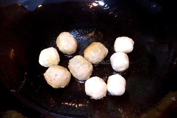海鲜丸子炒芹菜的做法图解5