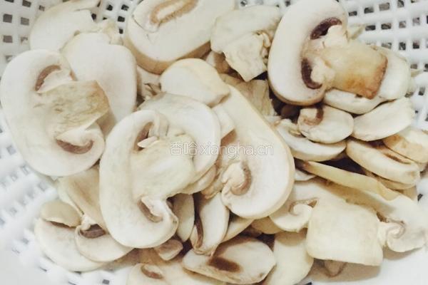 鱼丸素菇汤的做法图解10