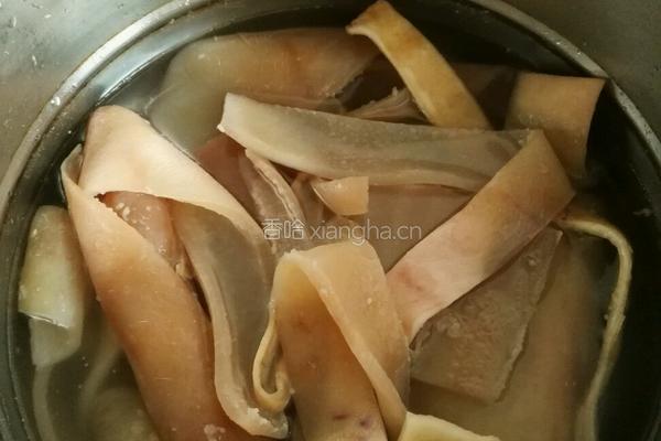 水晶猪皮冻的做法图解1