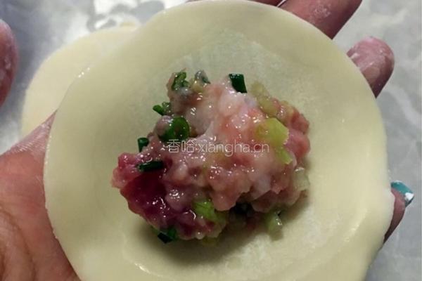 猪肉芹菜饺子的做法图解4