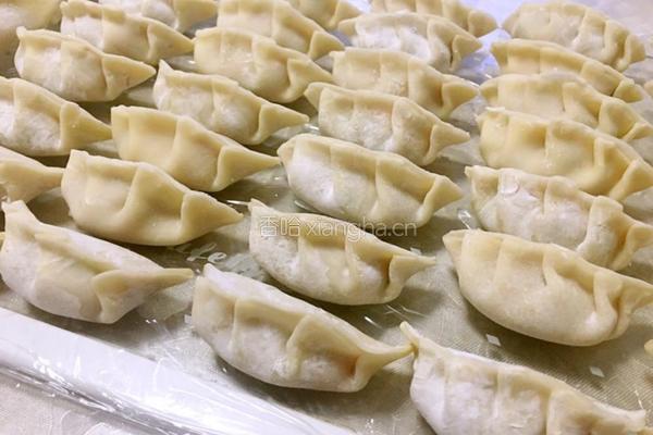 猪肉芹菜饺子的做法图解5