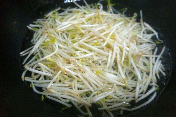 凉拌绿豆芽的做法图解3