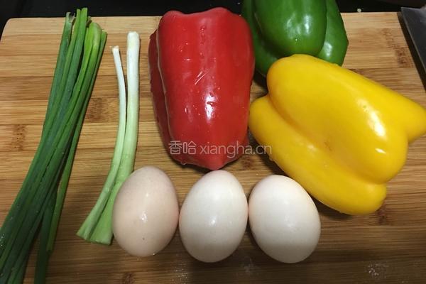 彩椒炒蛋的做法图解1