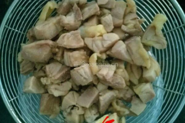 香菇炒鸡的做法图解3