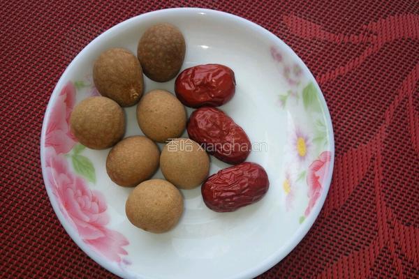 桂圆莲子红豆粥的做法图解2