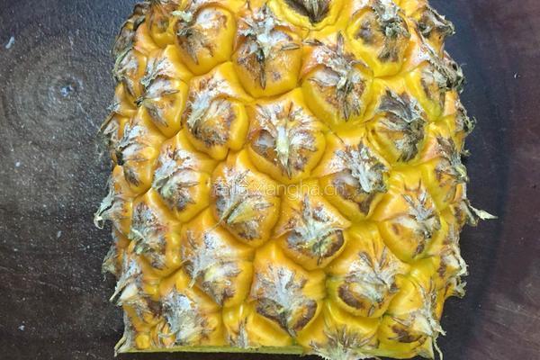 菠萝炒肉的做法图解1