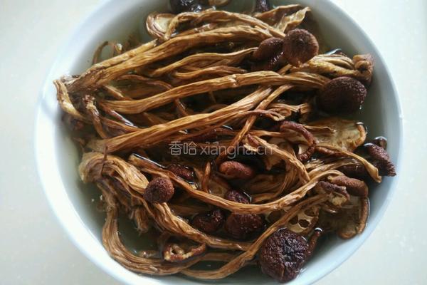 鲜虫草花煲鸡汤的做法图解1