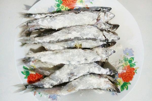 炸鱼的做法图解2