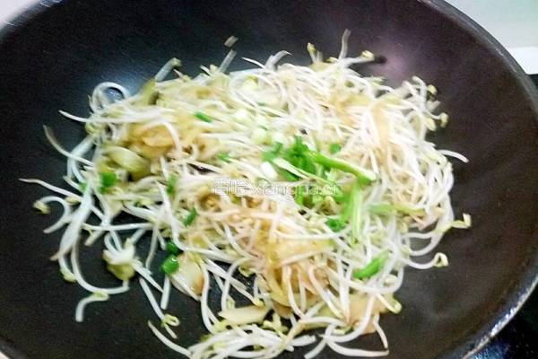 绿豆芽炒茄条的做法图解10
