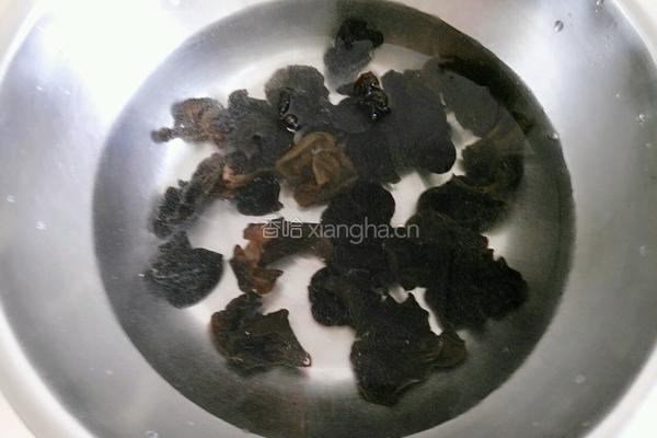 耗油杏鲍菇炒木耳的做法图解1