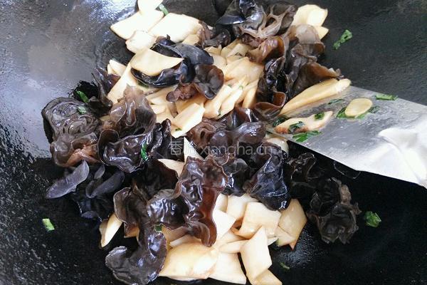 耗油杏鲍菇炒木耳的做法图解12