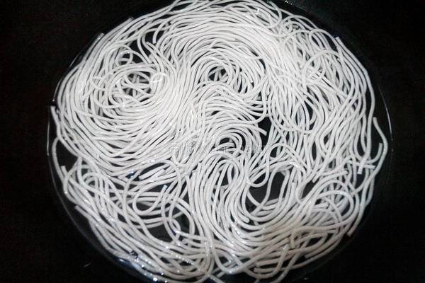 卷心菜炖粉条的做法图解3
