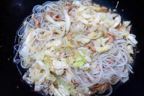 卷心菜炖粉条的做法图解6
