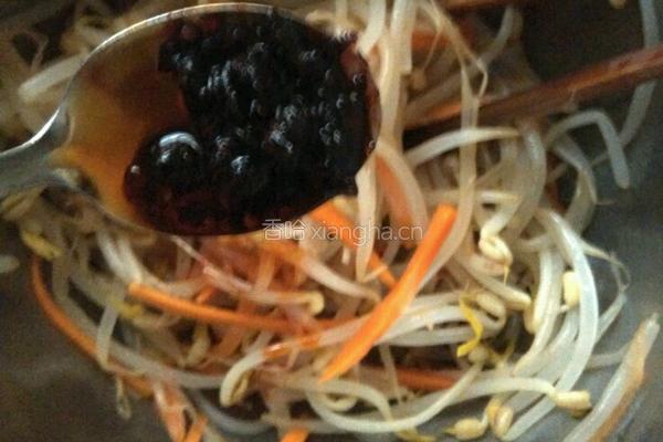 凉拌红油绿豆芽的做法图解9