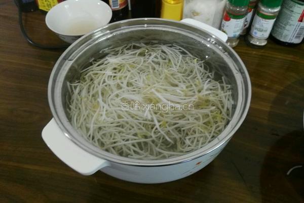 素拌绿豆芽的做法图解3
