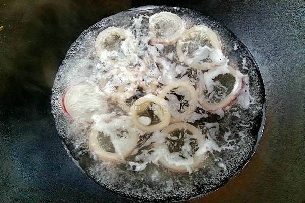 DIYの香酥鱿鱼圈的做法图解2