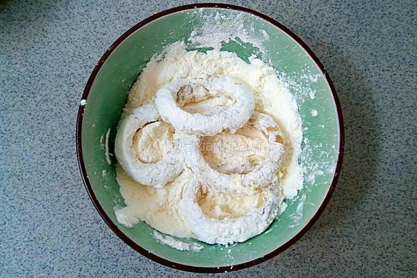 DIYの香酥鱿鱼圈的做法图解6