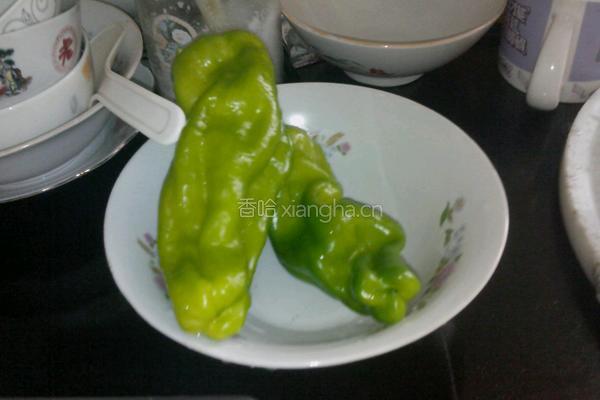 鸭蛋炒辣椒的做法图解1