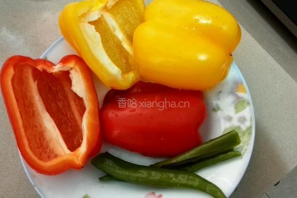彩椒咕噜肉的做法图解2